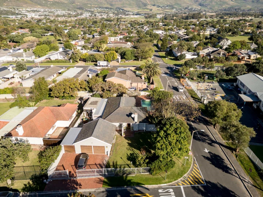 5 Bedroom Property for Sale in Kirstenhof Western Cape